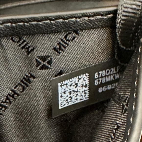 Michael Kors Men’s Black Slim Card Wallet And Key Chain - Picture 3 of 7